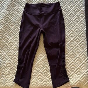 Lulu 3/4 length workout pants.